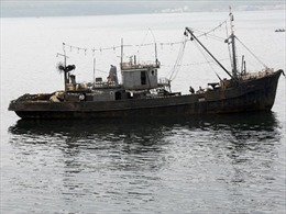 Hàn Quốc giải cứu một tàu cá Triều Tiên 